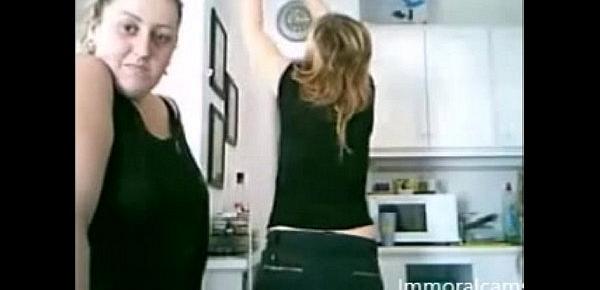  Webcam Girl Girlfriends Mum Showing Tits